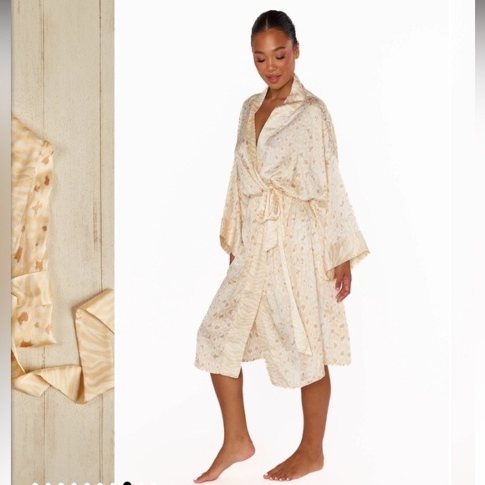 Show Me Your Mumu x Curateur Harlow Robe NWT One Size Missing Belt Ivory‎ - Picture 2 of 14